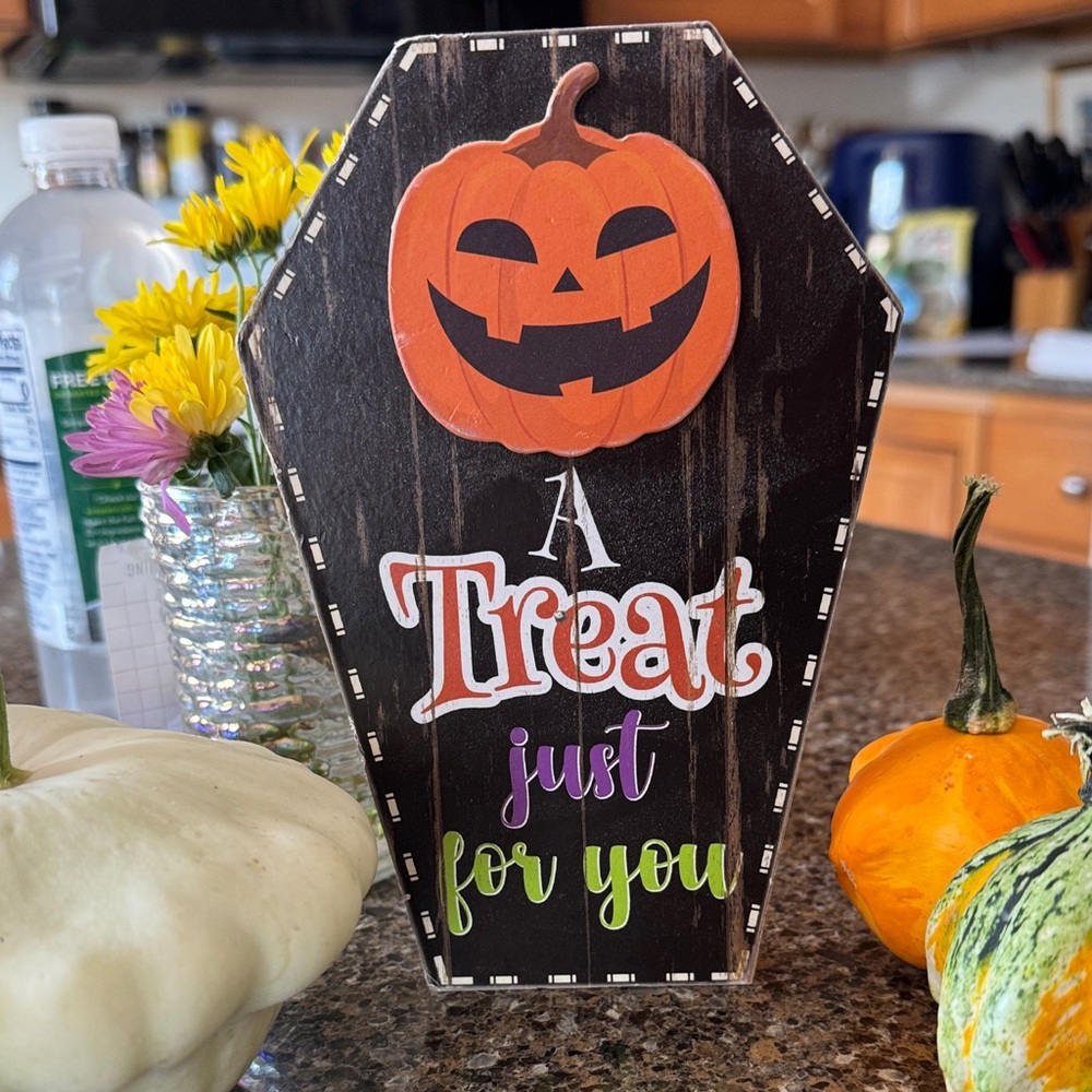 NEW Halloween Pumpkin Sign Decor